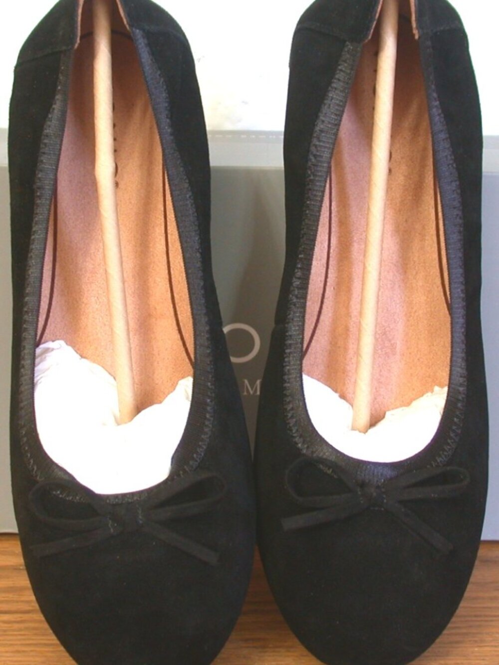 Vionic Black Suede Ballet Flats w Bow Detail SZ 8 1/2 W w Box